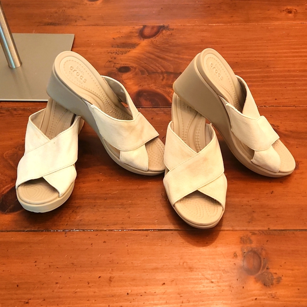 Crocs wedge sandals size 7 oyster